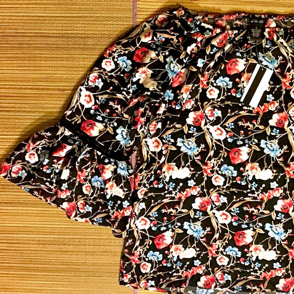 Olivia and Grace Black Floral Boho Lace Blouse - Picture 4 of 7